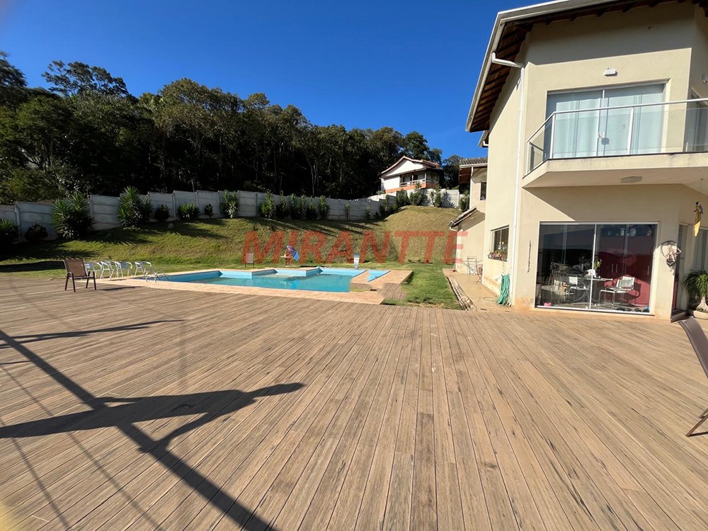 Sobrado de 380m² com 3 quartos em Serra Da Cantareira