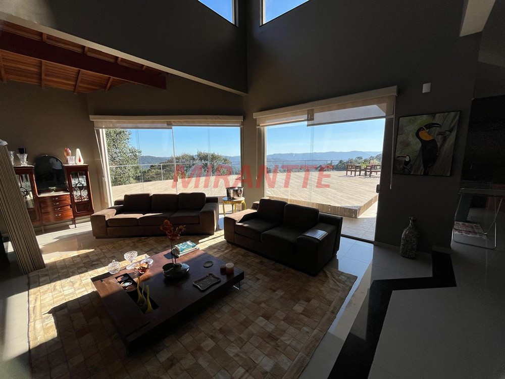 Sobrado de 380m² com 3 quartos em Serra Da Cantareira