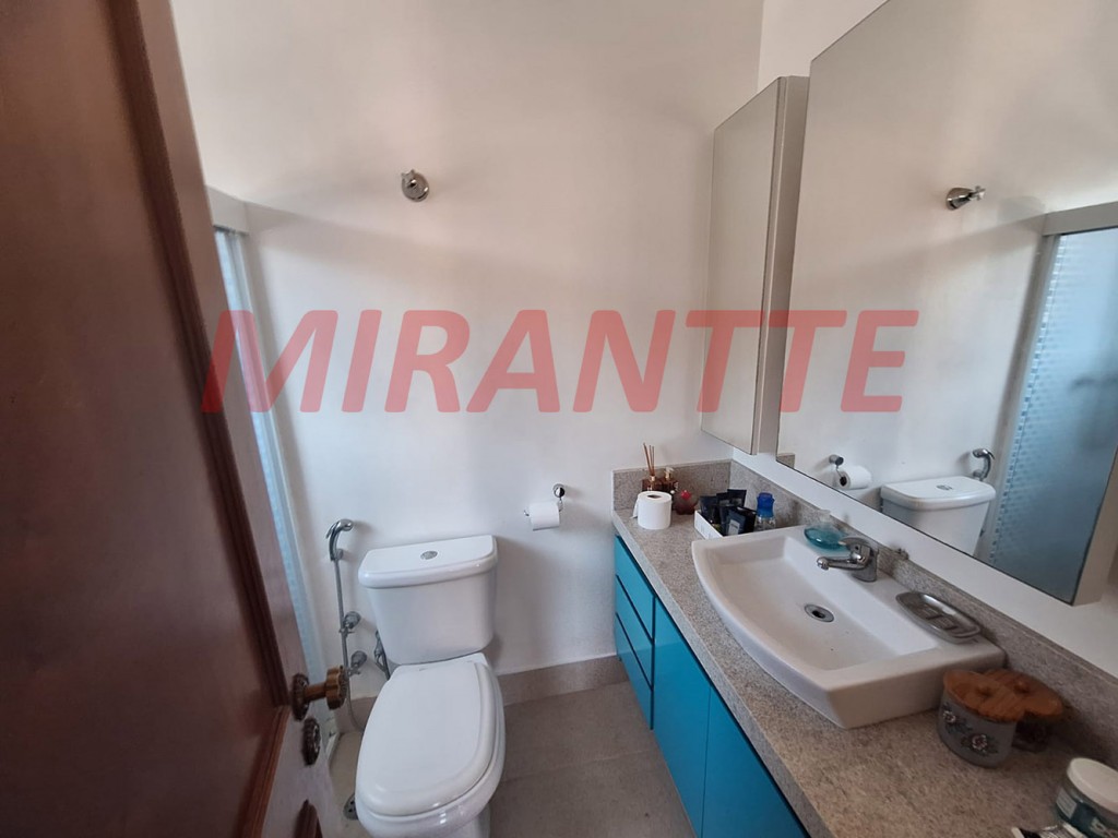 Sobrado de 252m² com 4 quartos em Tremembe