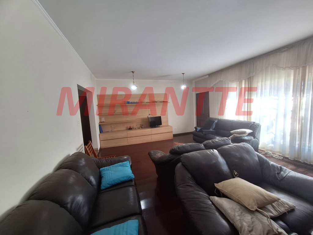 Sobrado de 252m² com 4 quartos em Tremembe