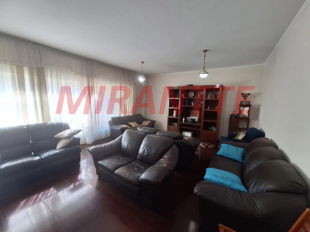 Sobrado de 252m² com 4 quartos em Tremembe
