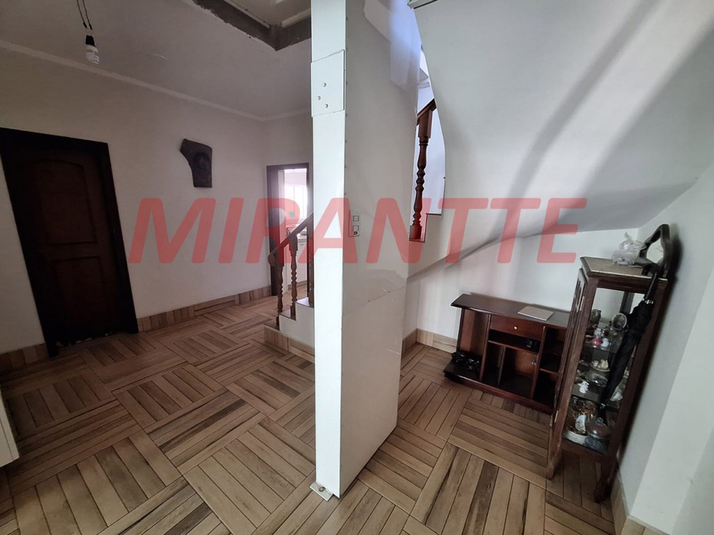 Sobrado de 252m² com 4 quartos em Tremembe