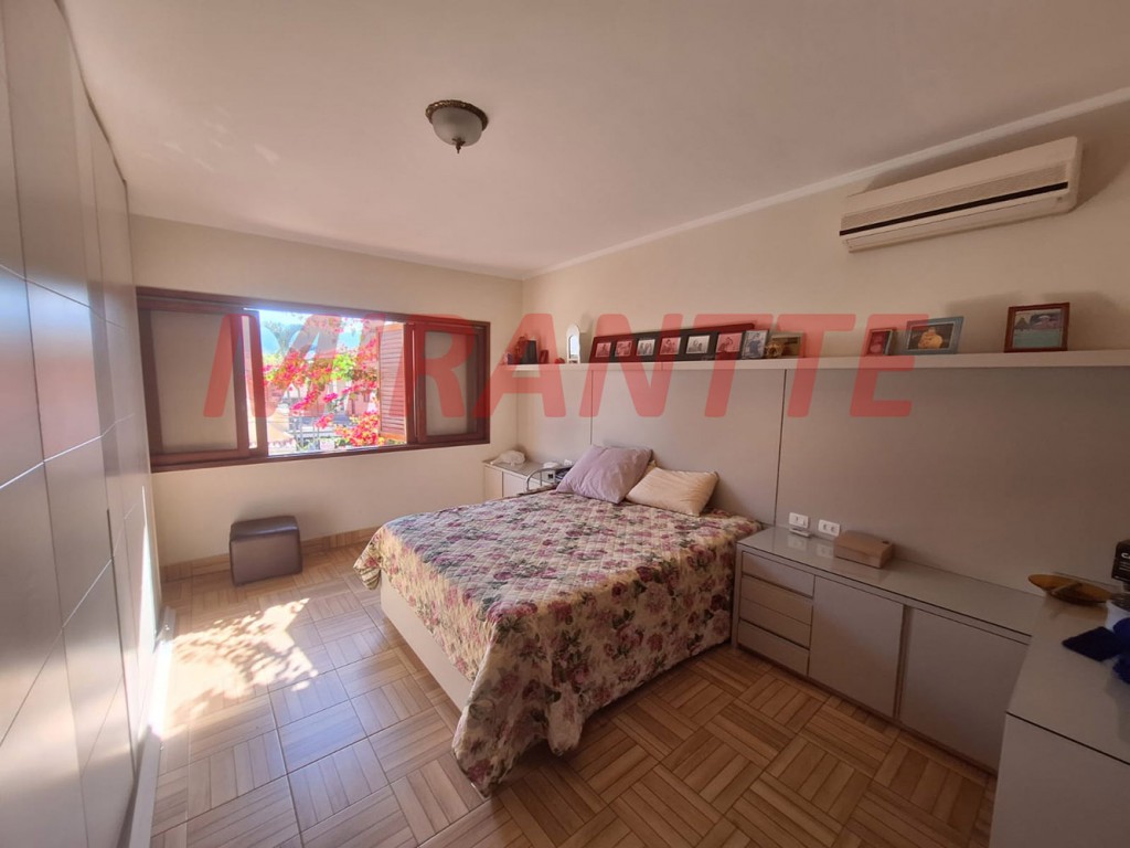 Sobrado de 252m² com 4 quartos em Tremembe