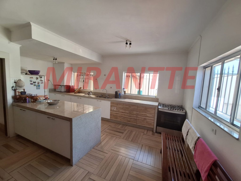 Sobrado de 252m² com 4 quartos em Tremembe