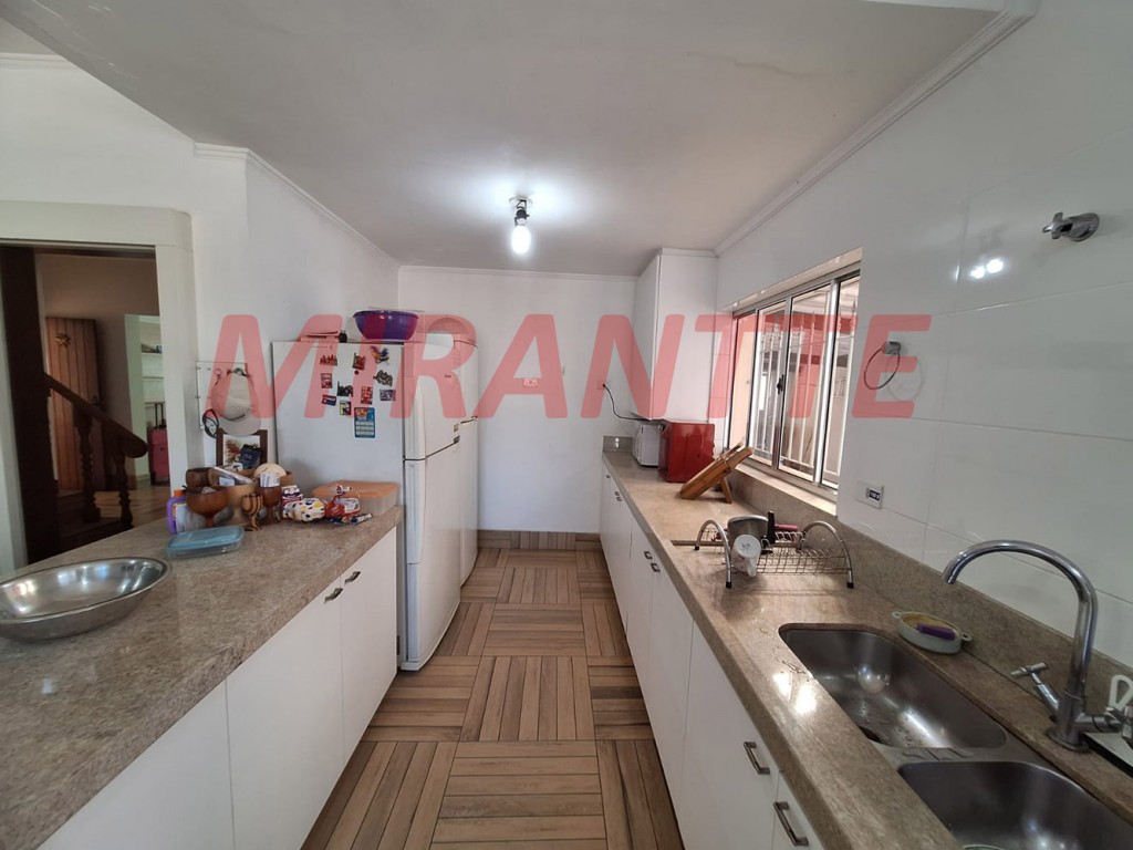 Sobrado de 252m² com 4 quartos em Tremembe