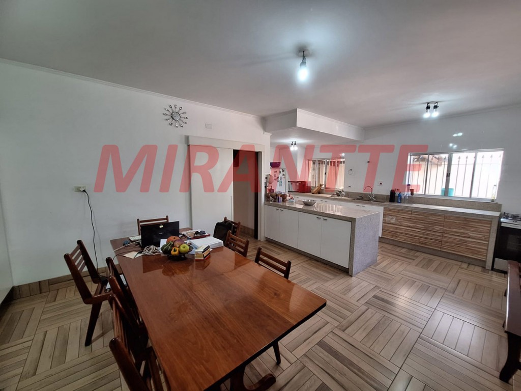 Sobrado de 252m² com 4 quartos em Tremembe