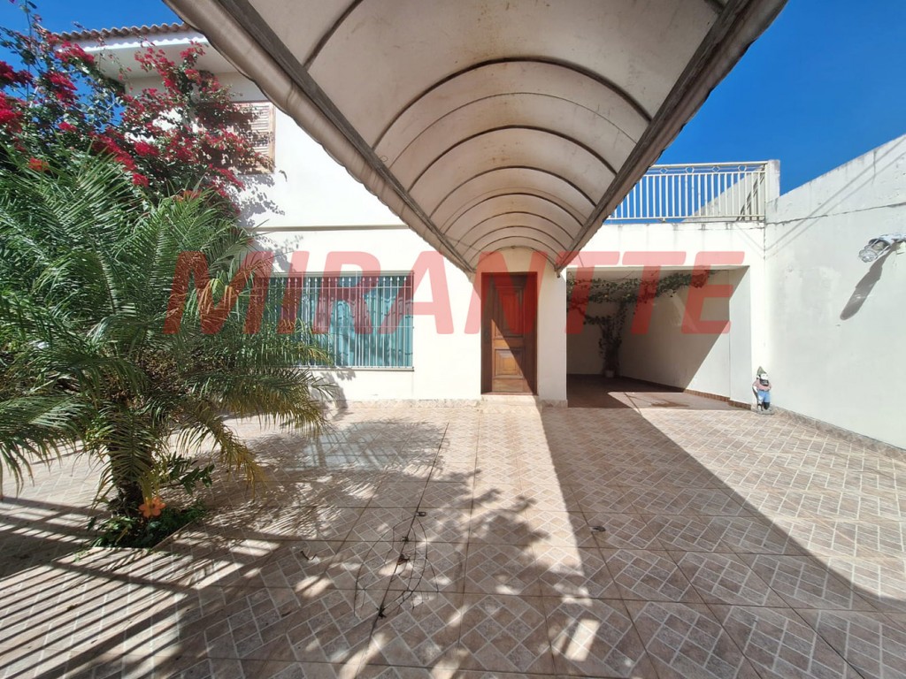 Sobrado de 252m² com 4 quartos em Tremembe