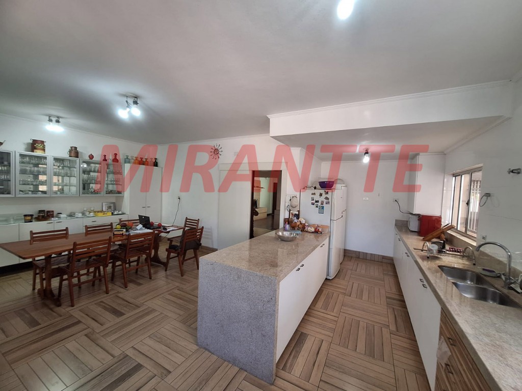 Sobrado de 252m² com 4 quartos em Tremembe
