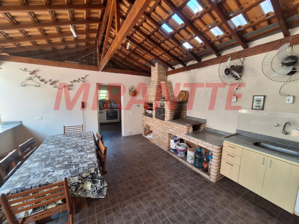 Sobrado de 252m² com 4 quartos em Tremembe