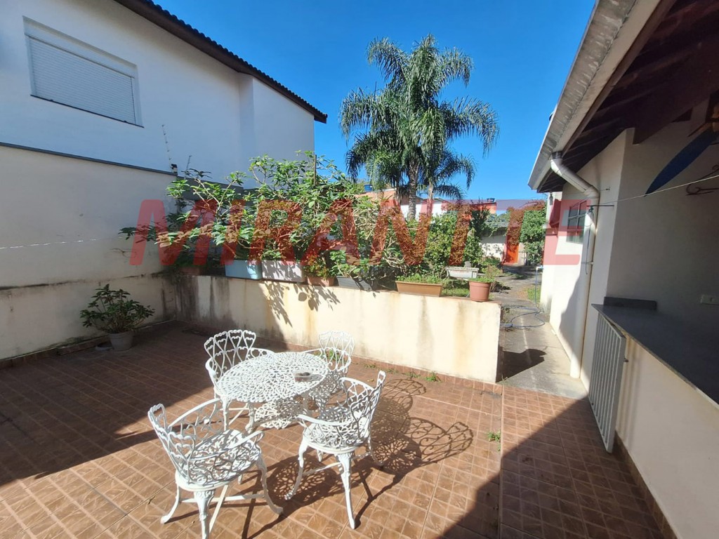Sobrado de 252m² com 4 quartos em Tremembe
