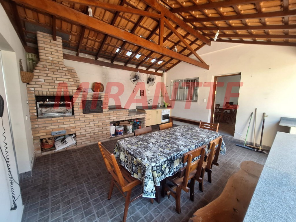 Sobrado de 252m² com 4 quartos em Tremembe