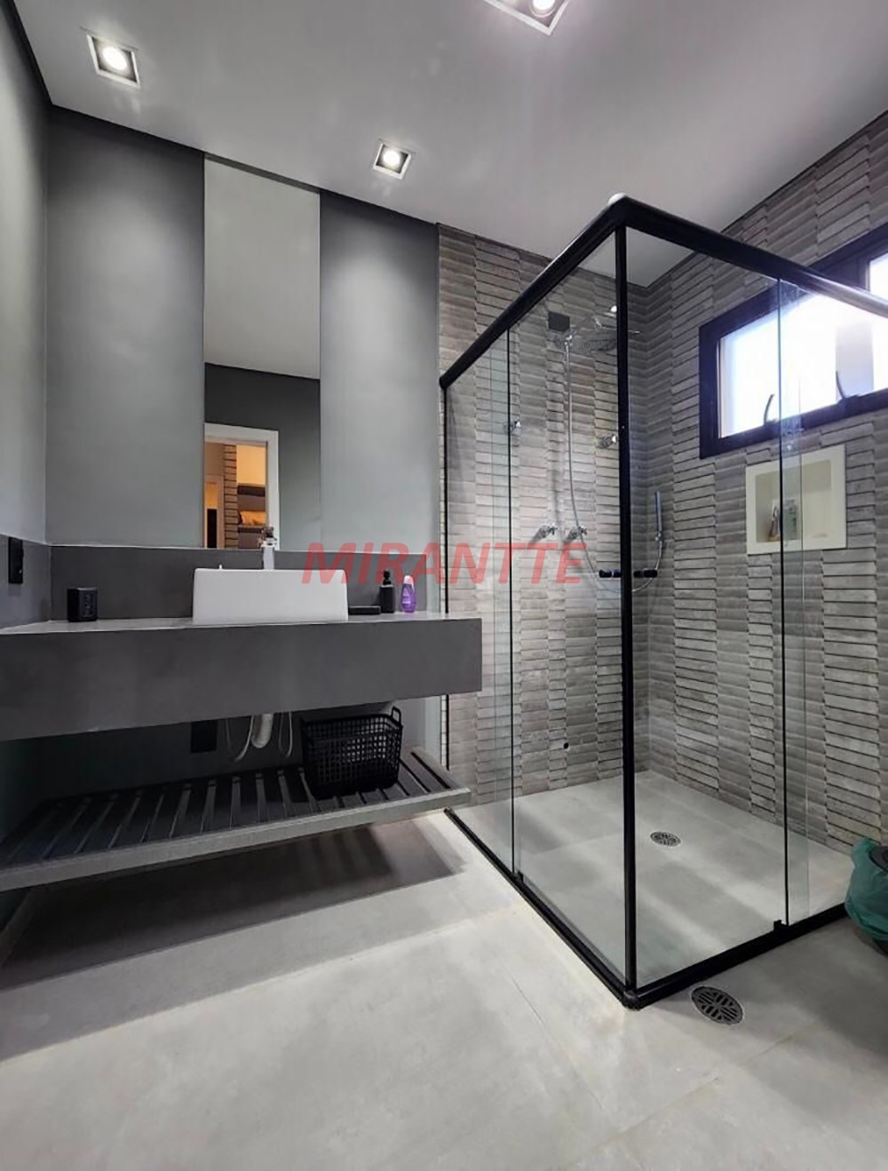 Cond. fechado de 330m² com 5 quartos em RIVIERA DE SAO LOURENCO