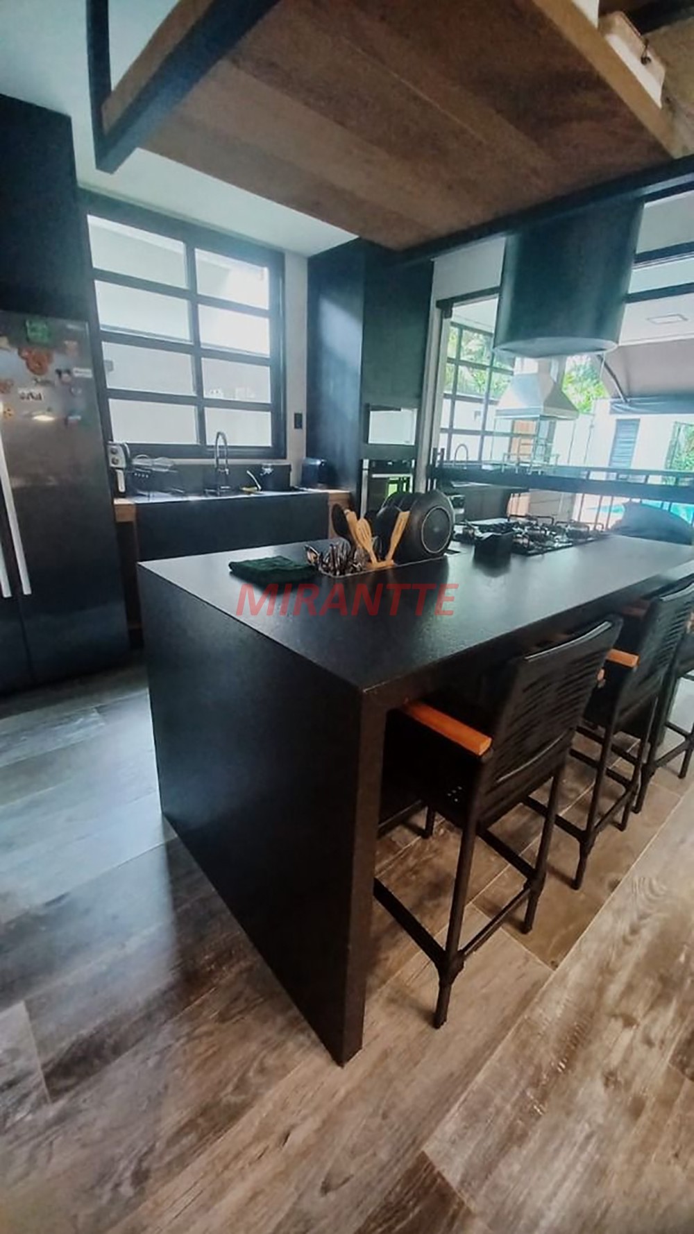 Cond. fechado de 330m² com 5 quartos em RIVIERA DE SAO LOURENCO