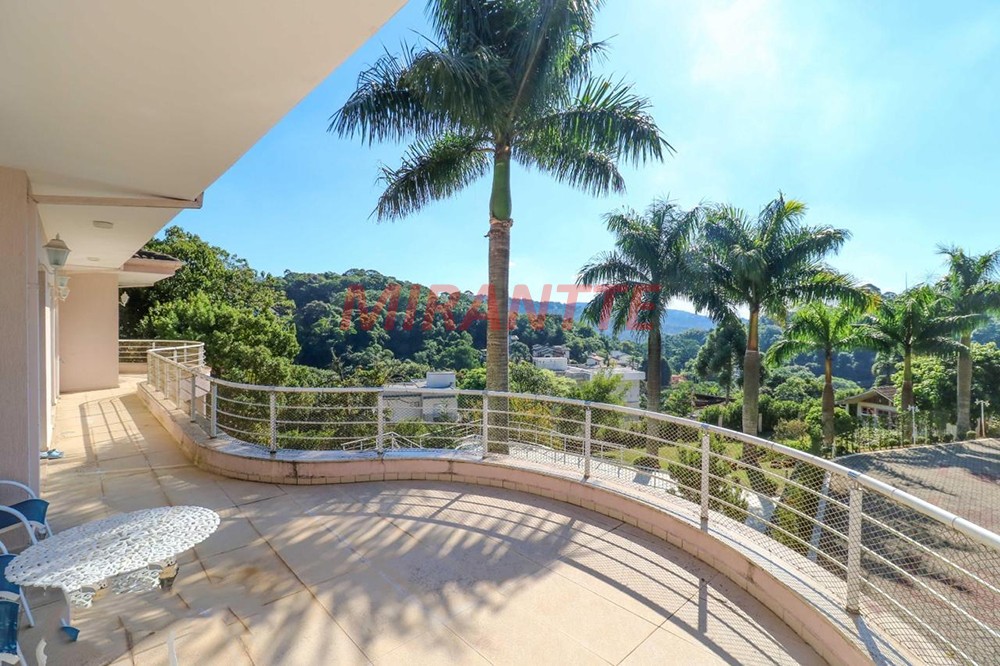 Sobrado de 350m² com 4 quartos em Serra Da Cantareira