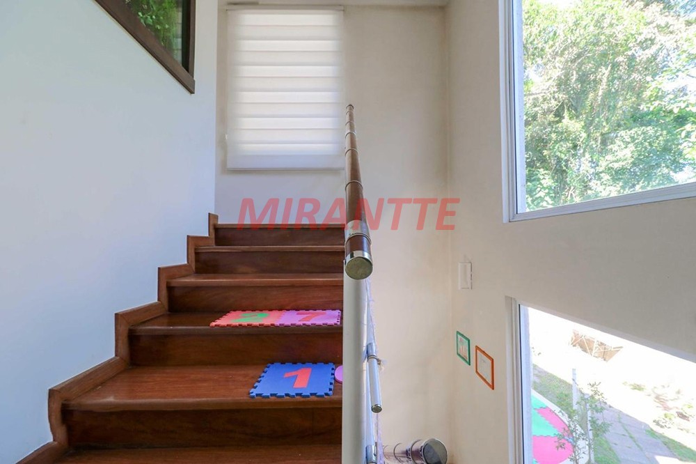 Sobrado de 350m² com 4 quartos em Serra Da Cantareira