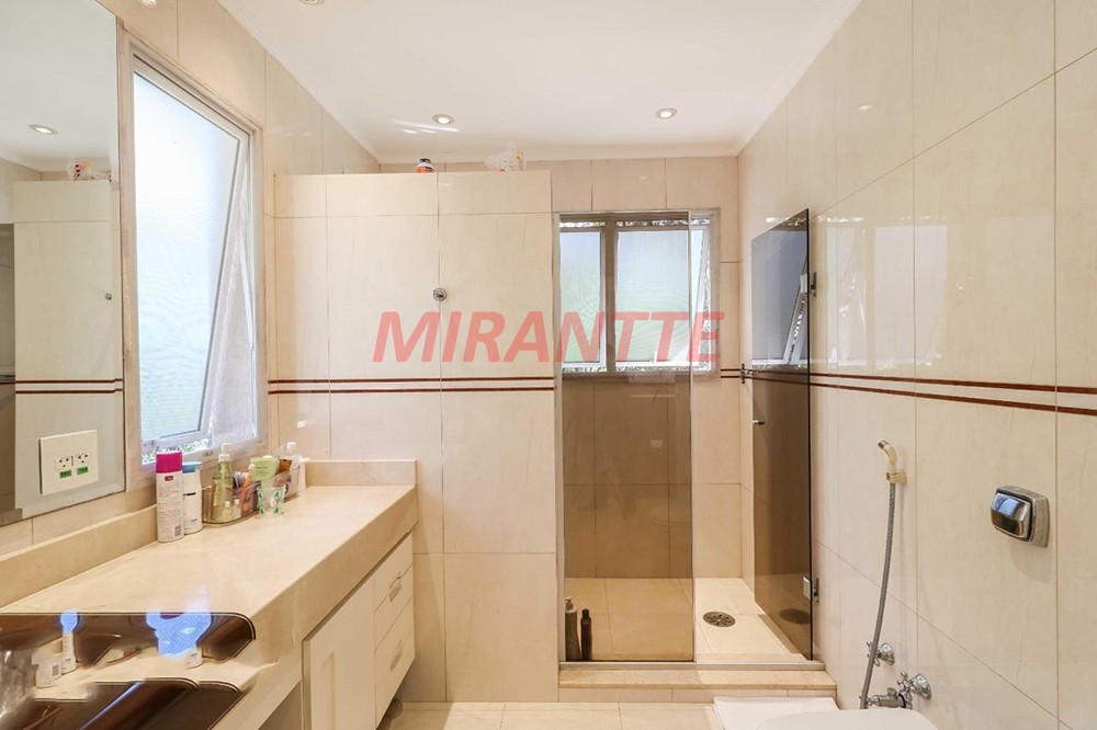 Sobrado de 350m² com 4 quartos em Serra Da Cantareira