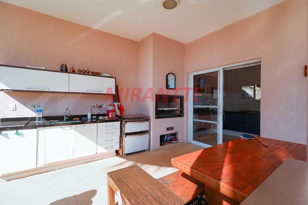 Sobrado de 350m² com 4 quartos em Serra Da Cantareira