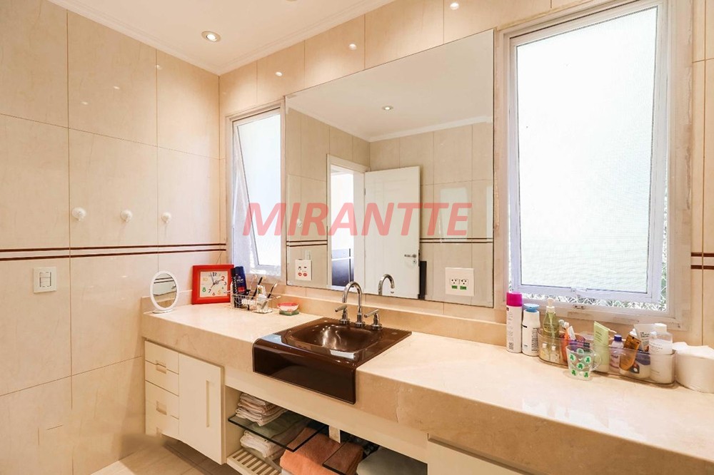 Sobrado de 350m² com 4 quartos em Serra Da Cantareira
