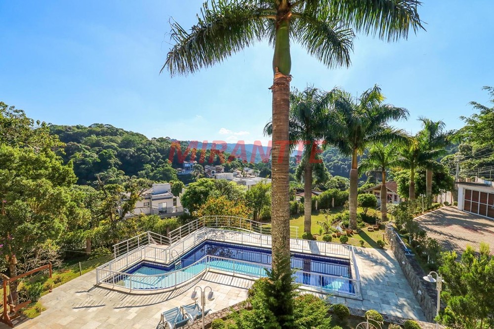 Sobrado de 350m² com 4 quartos em Serra Da Cantareira