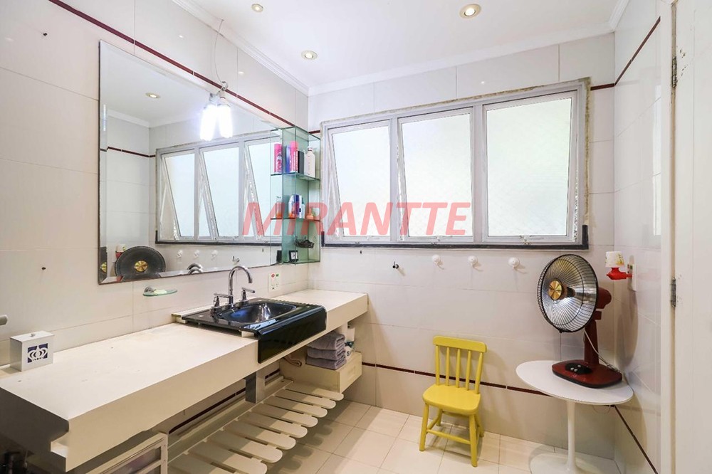 Sobrado de 350m² com 4 quartos em Serra Da Cantareira