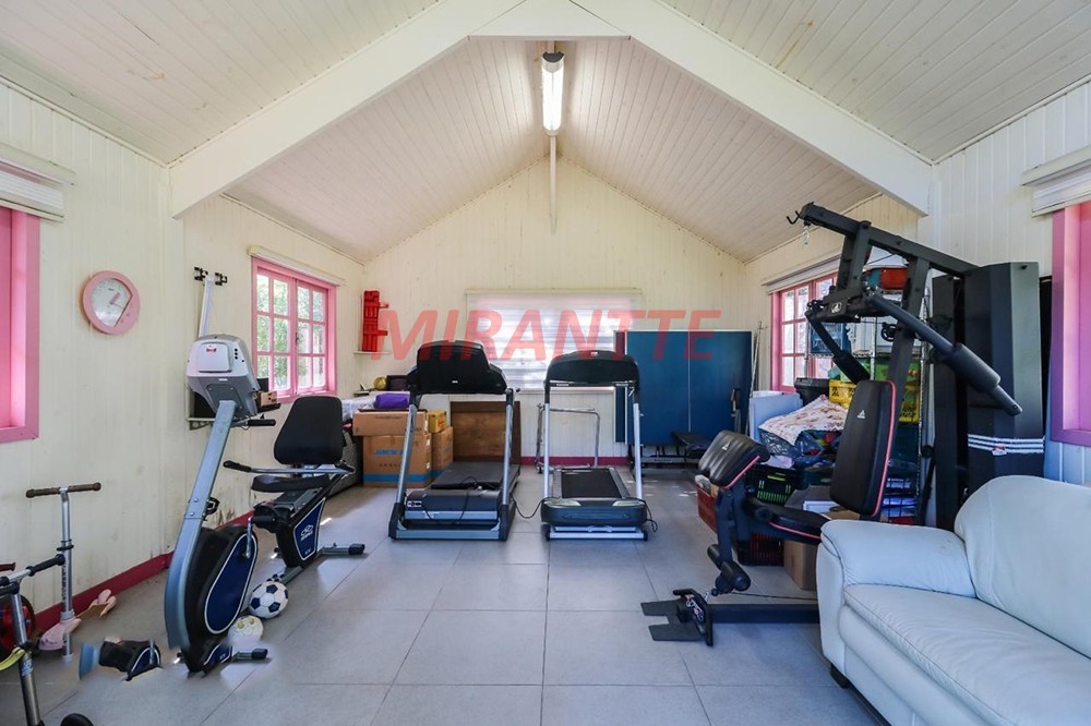 Sobrado de 350m² com 4 quartos em Serra Da Cantareira