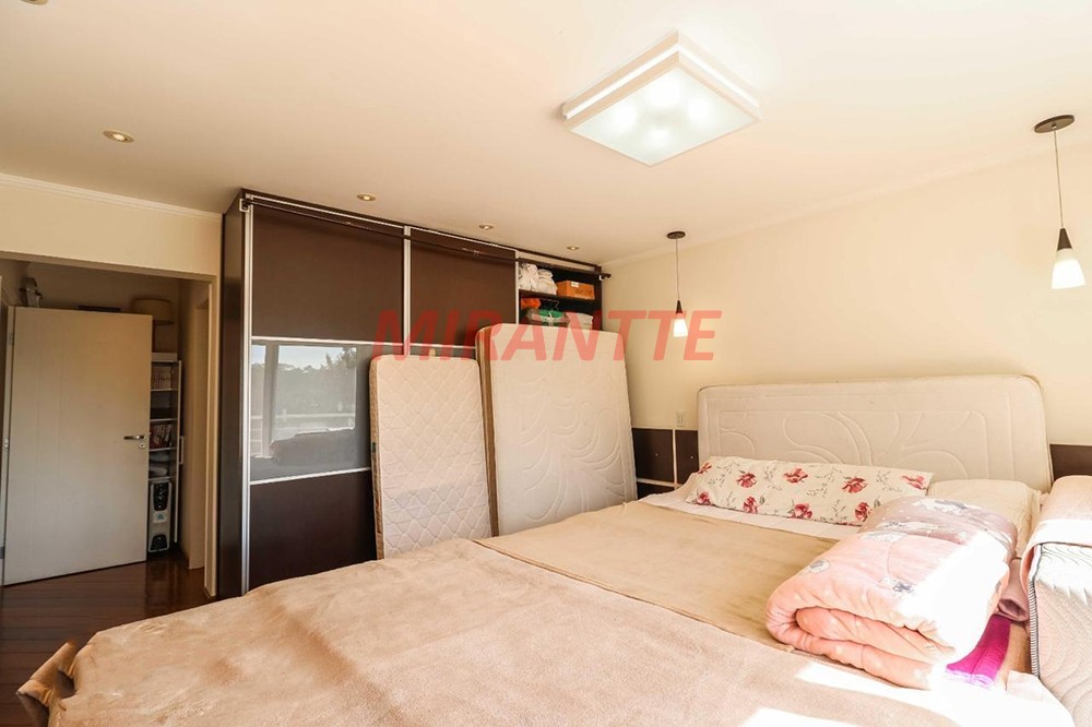 Sobrado de 350m² com 4 quartos em Serra Da Cantareira
