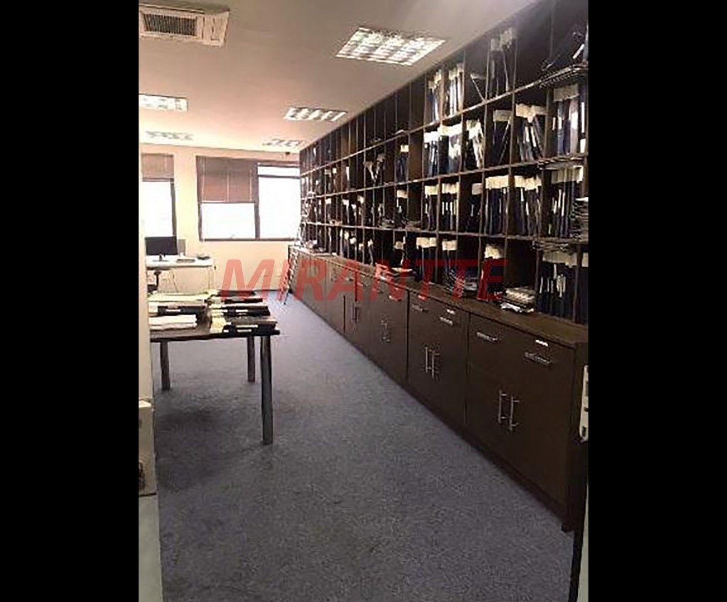 Comercial de 211m² em Vila Deodoro