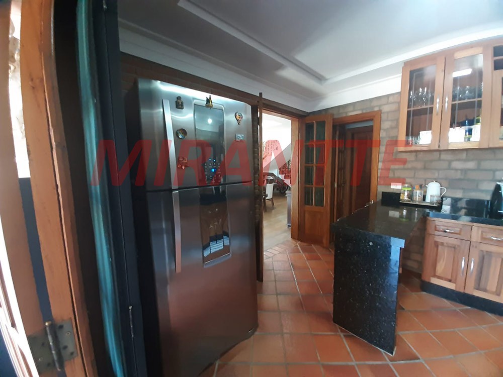 Sobrado de 296m² com 4 quartos em Cachoeira