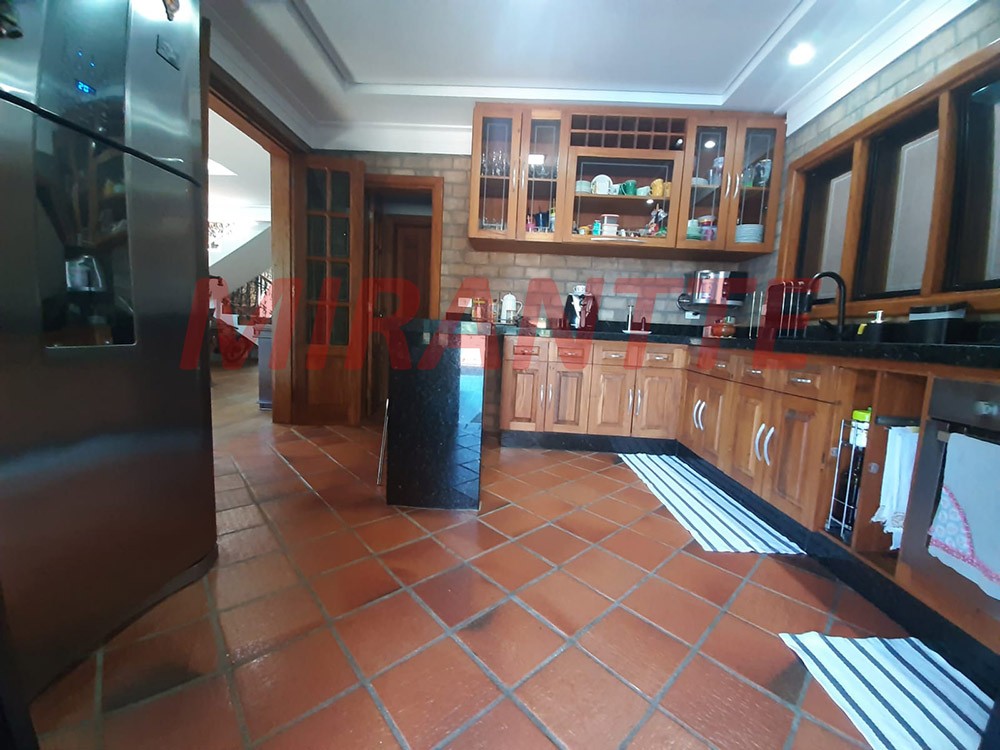 Sobrado de 296m² com 4 quartos em Cachoeira