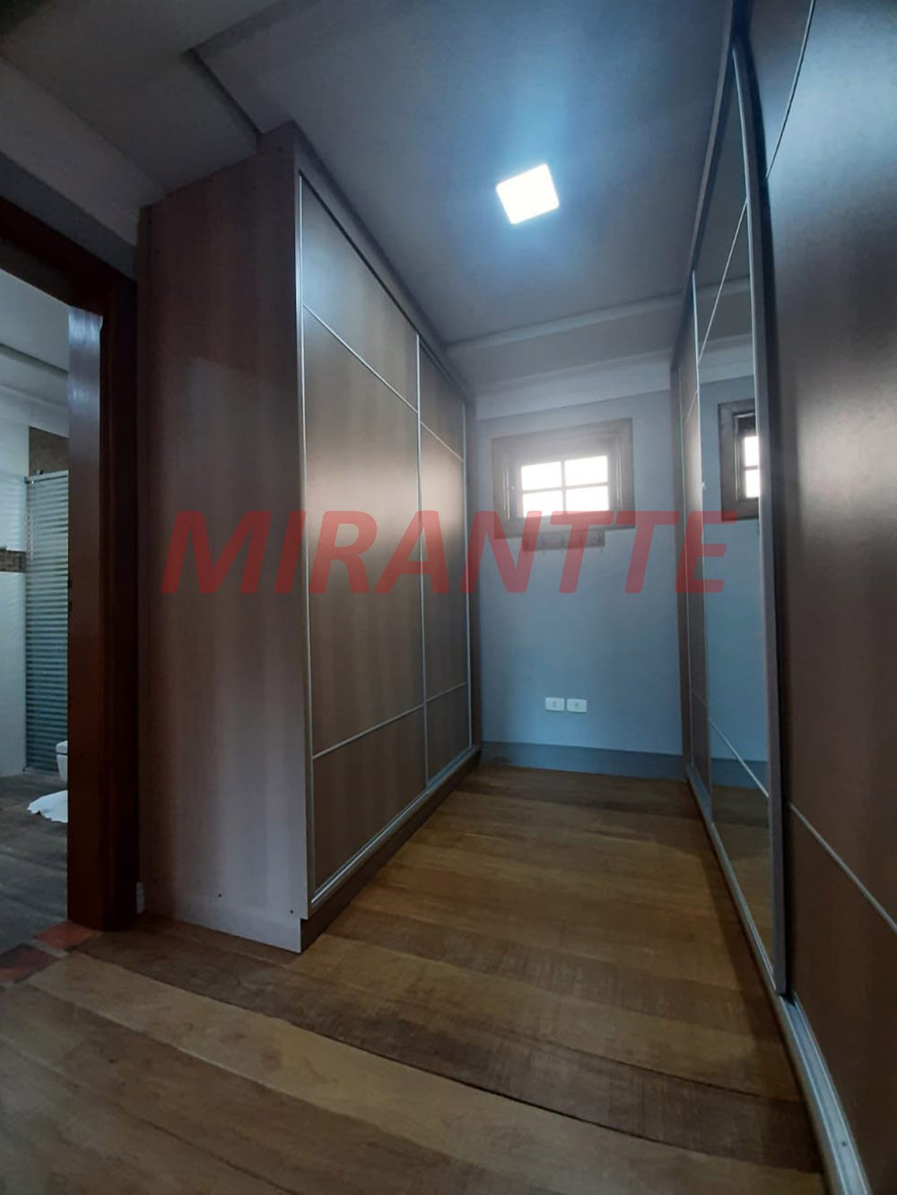 Sobrado de 296m² com 4 quartos em Cachoeira