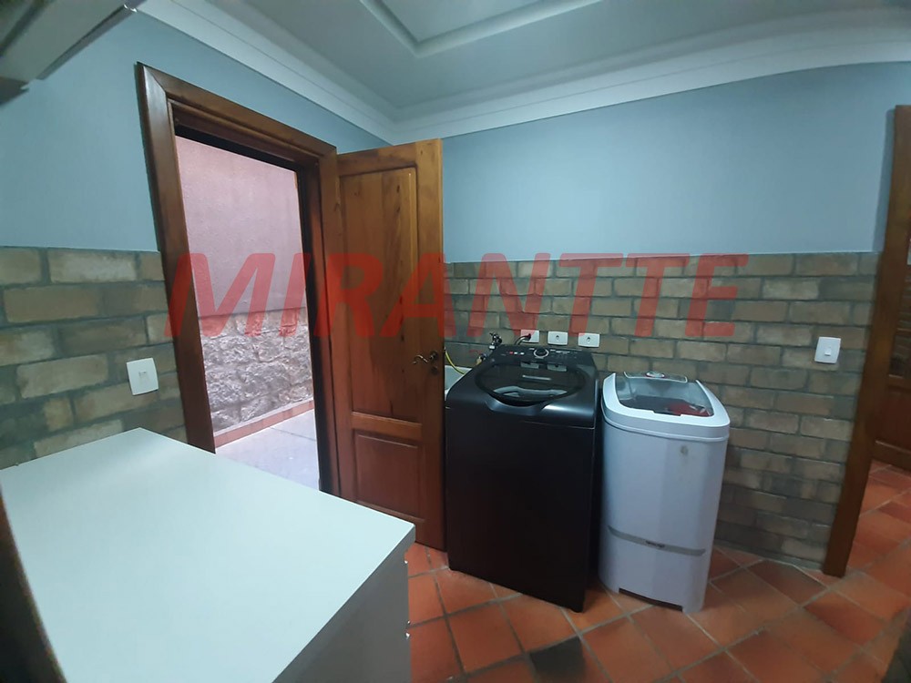 Sobrado de 296m² com 4 quartos em Cachoeira