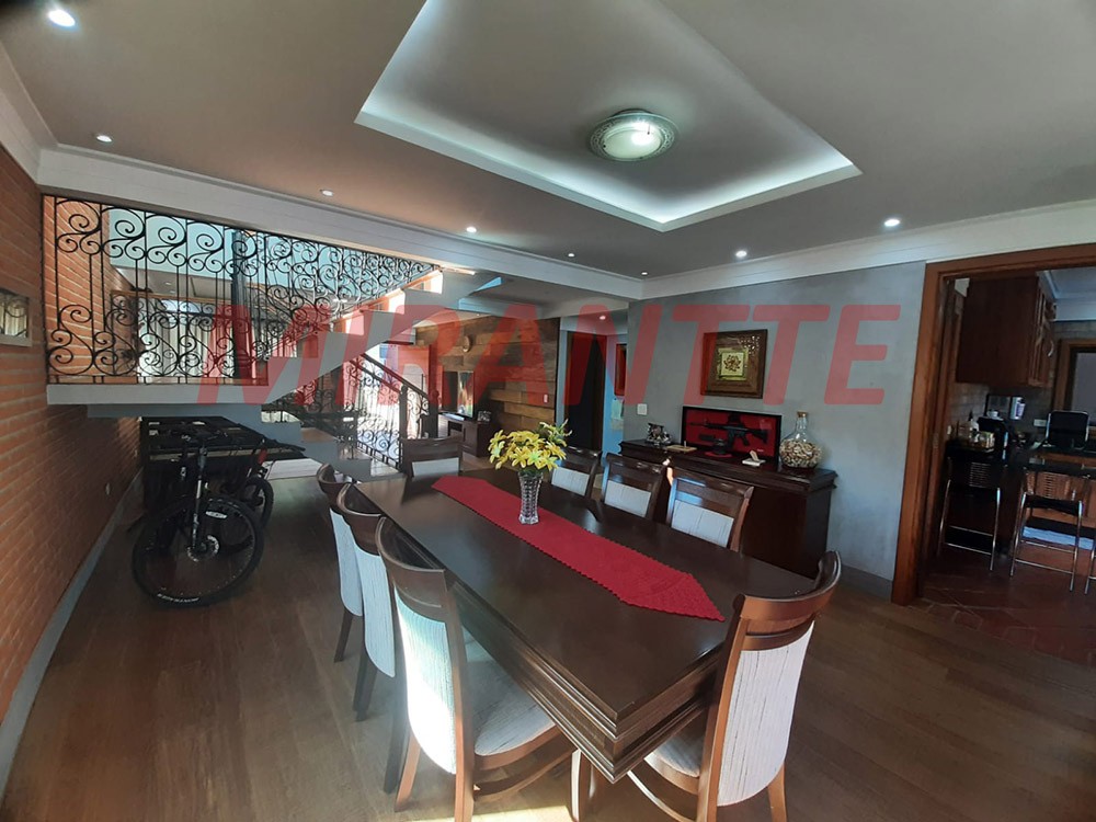 Sobrado de 296m² com 4 quartos em Cachoeira