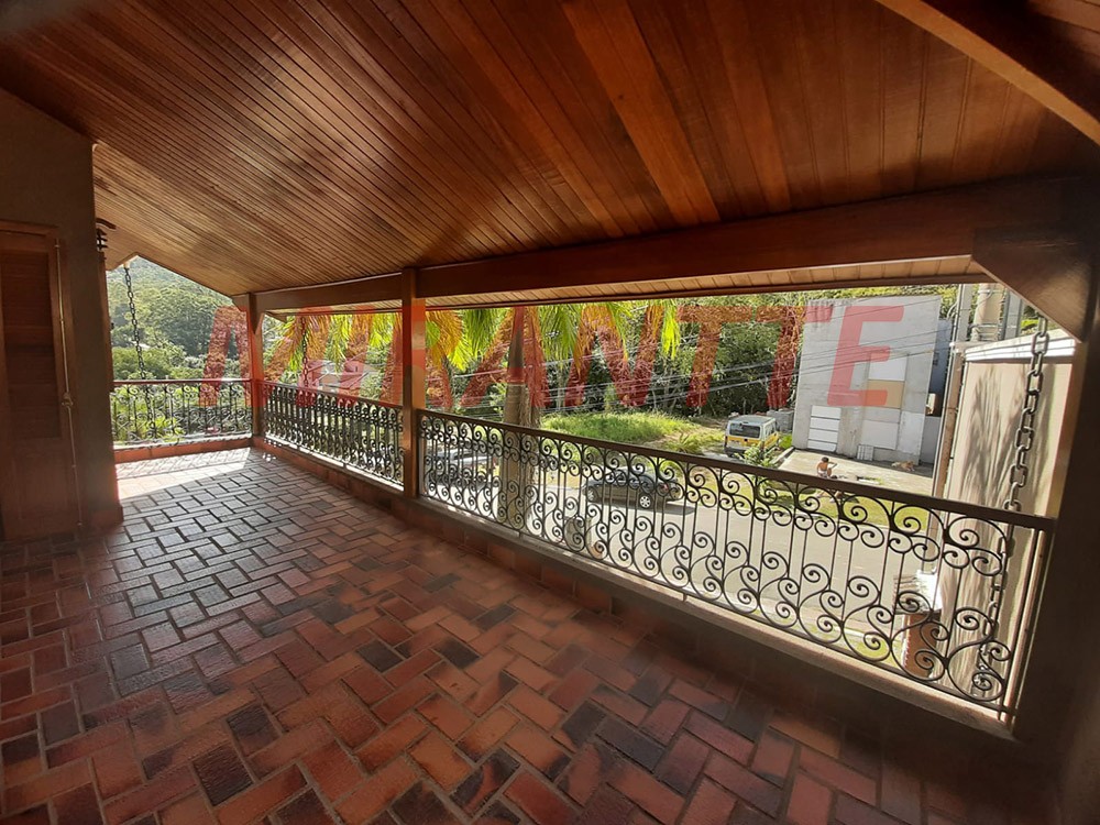 Sobrado de 296m² com 4 quartos em Cachoeira