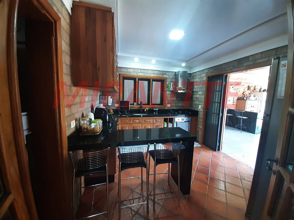 Sobrado de 296m² com 4 quartos em Cachoeira