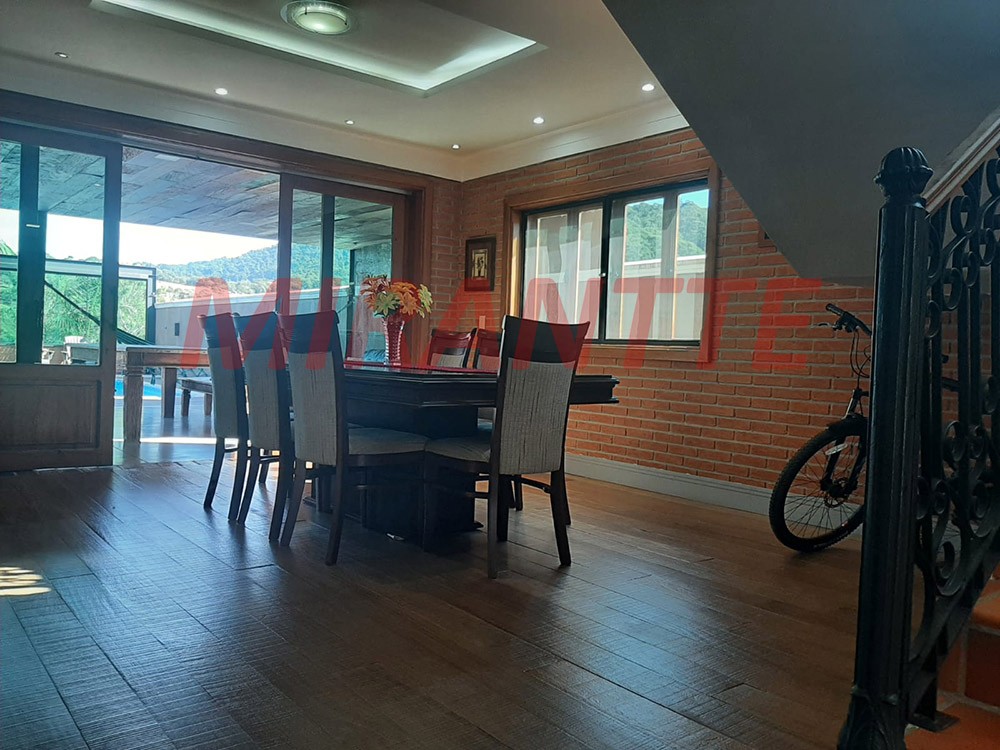 Sobrado de 296m² com 4 quartos em Cachoeira