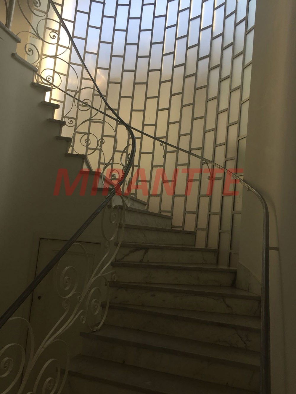 Sobrado de 371m² com 3 quartos em Pacaembu