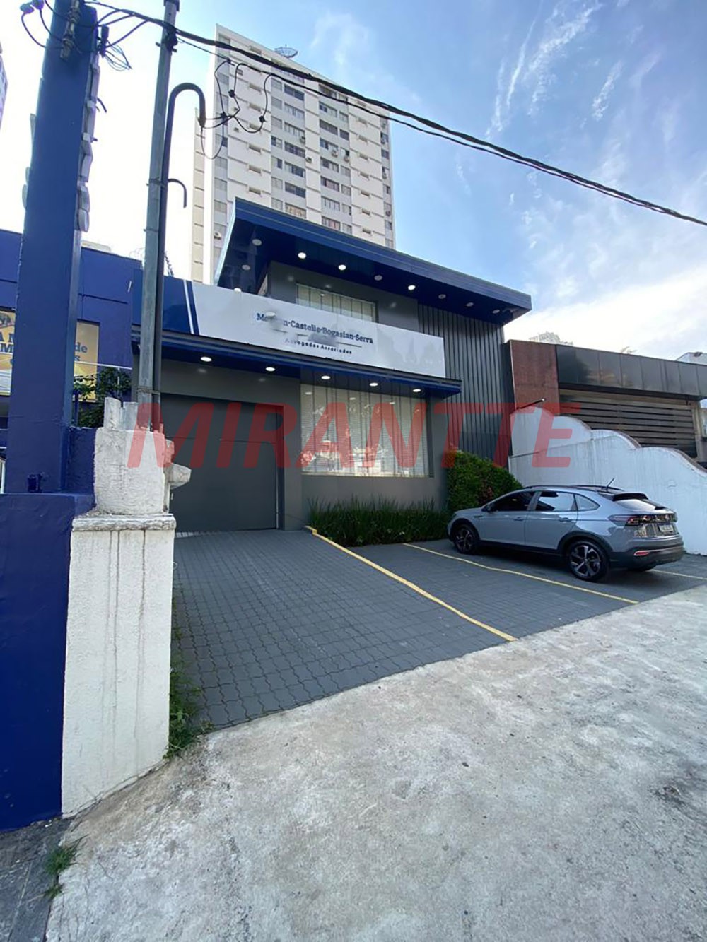 Sobrado de 371m² com 3 quartos em Pacaembu