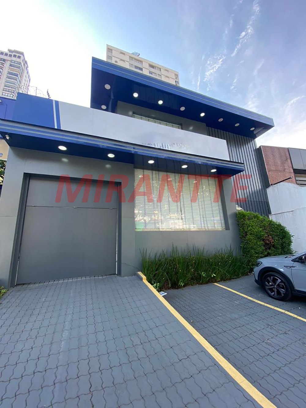 Sobrado de 371m² com 3 quartos em Pacaembu