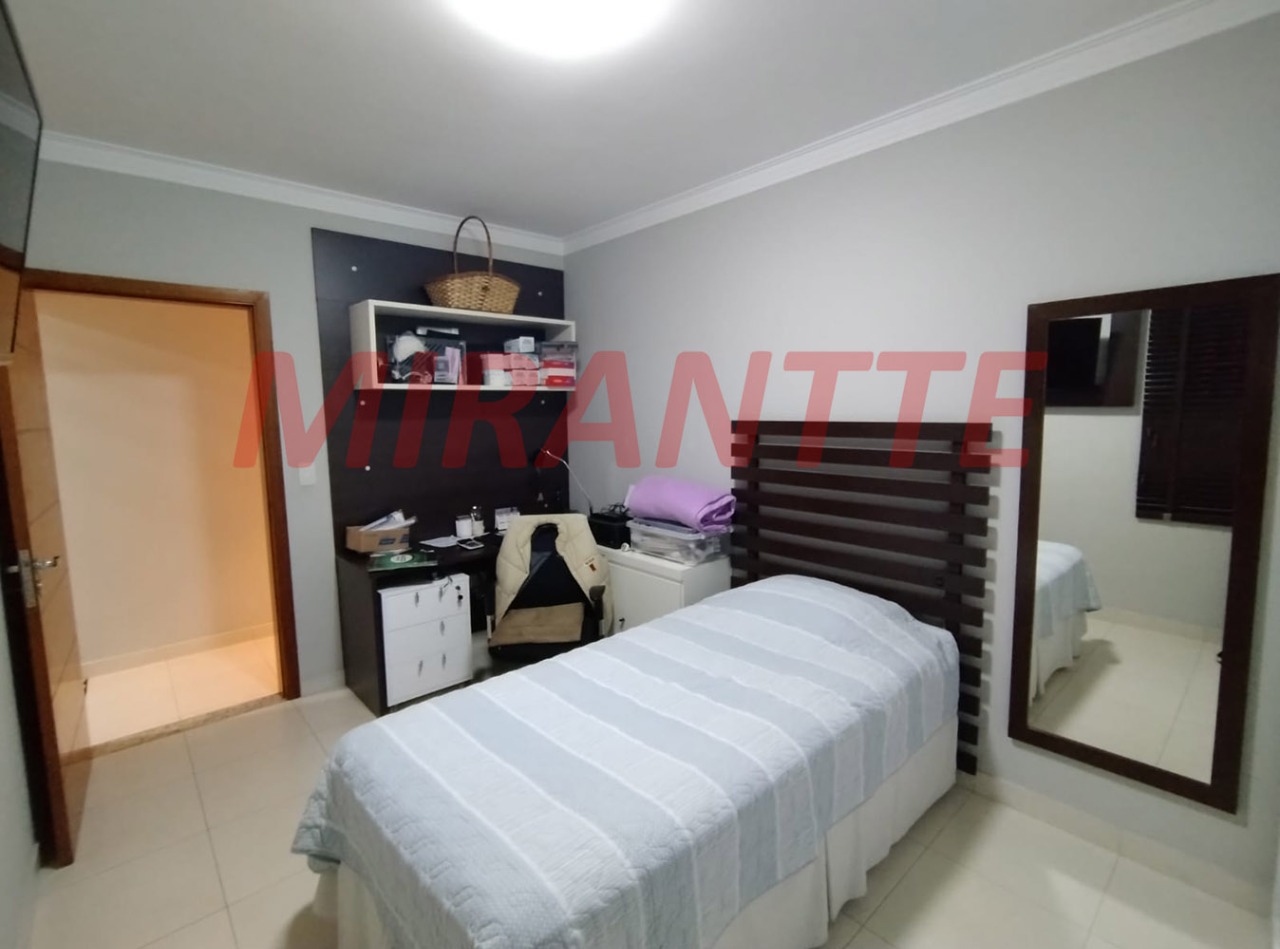 Sobrado de 166m² com 3 quartos em Água Fria