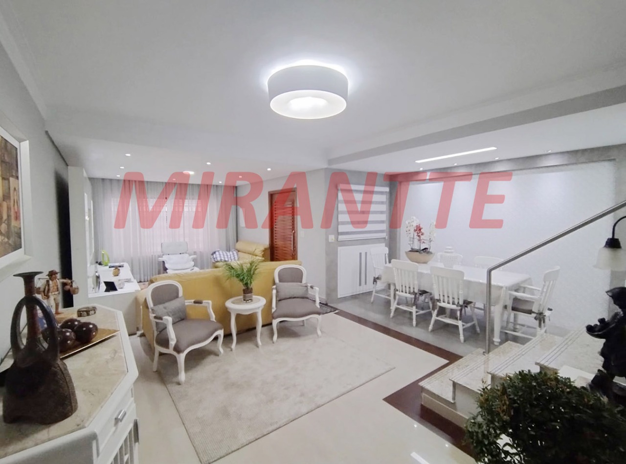 Sobrado de 166m² com 3 quartos em Água Fria