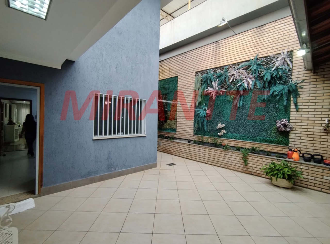 Sobrado de 166m² com 3 quartos em Água Fria