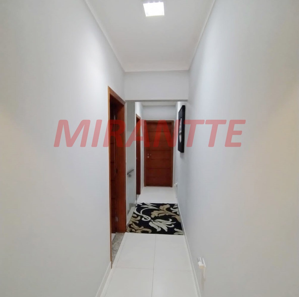 Sobrado de 166m² com 3 quartos em Água Fria