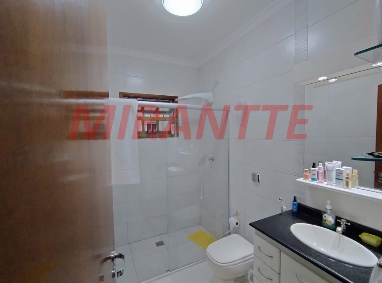 Sobrado de 166m² com 3 quartos em Água Fria