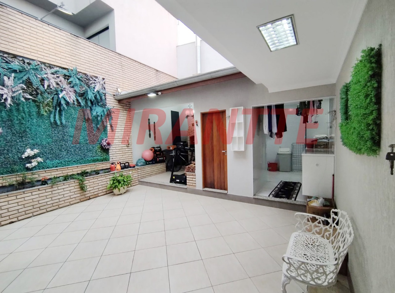 Sobrado de 166m² com 3 quartos em Água Fria