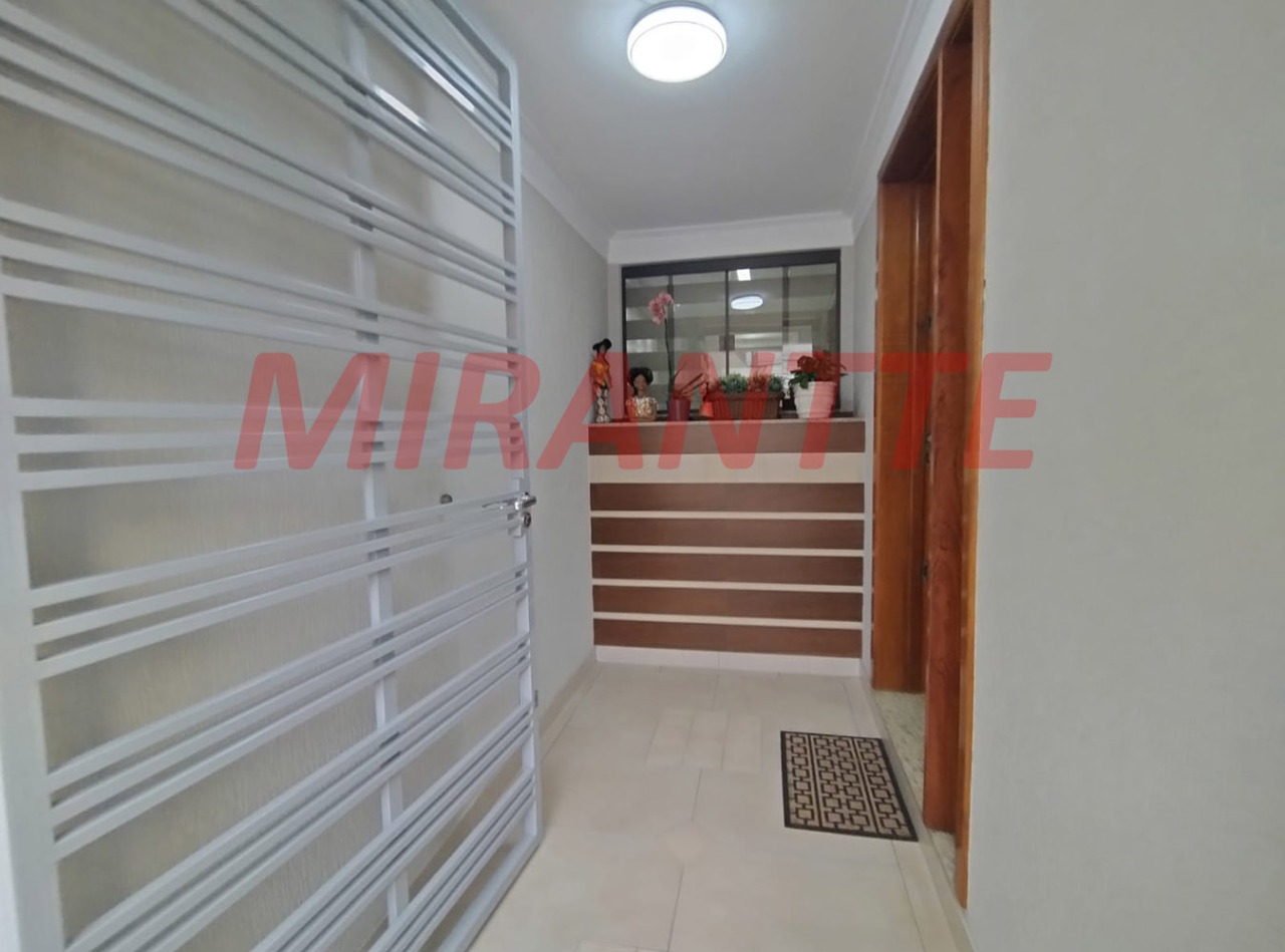 Sobrado de 166m² com 3 quartos em Água Fria