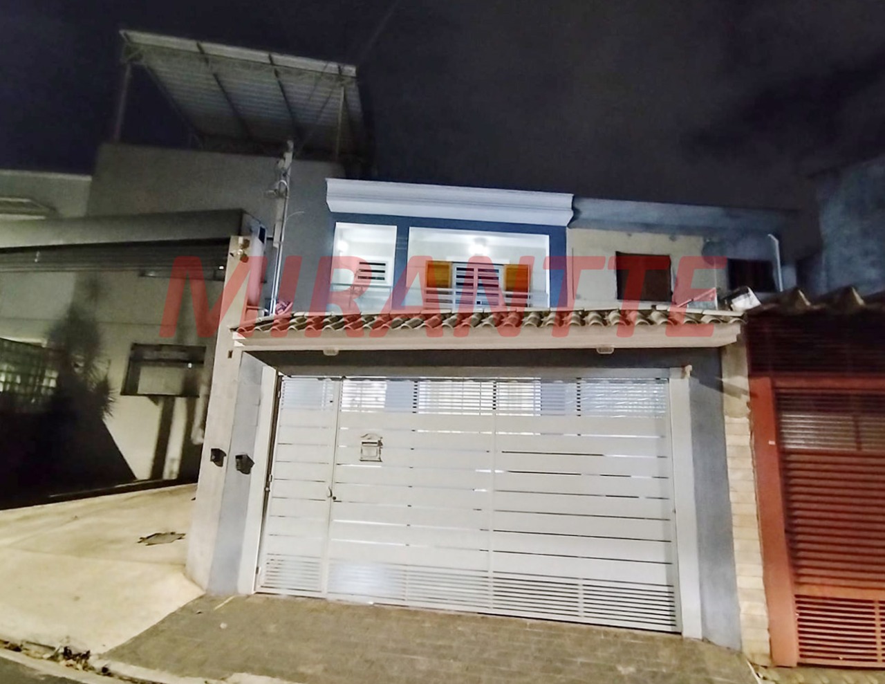 Sobrado de 166m² com 3 quartos em Água Fria
