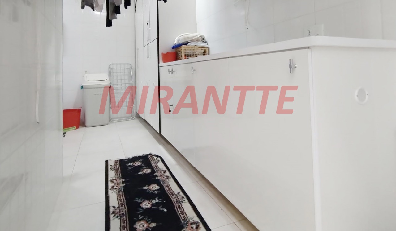Sobrado de 166m² com 3 quartos em Água Fria