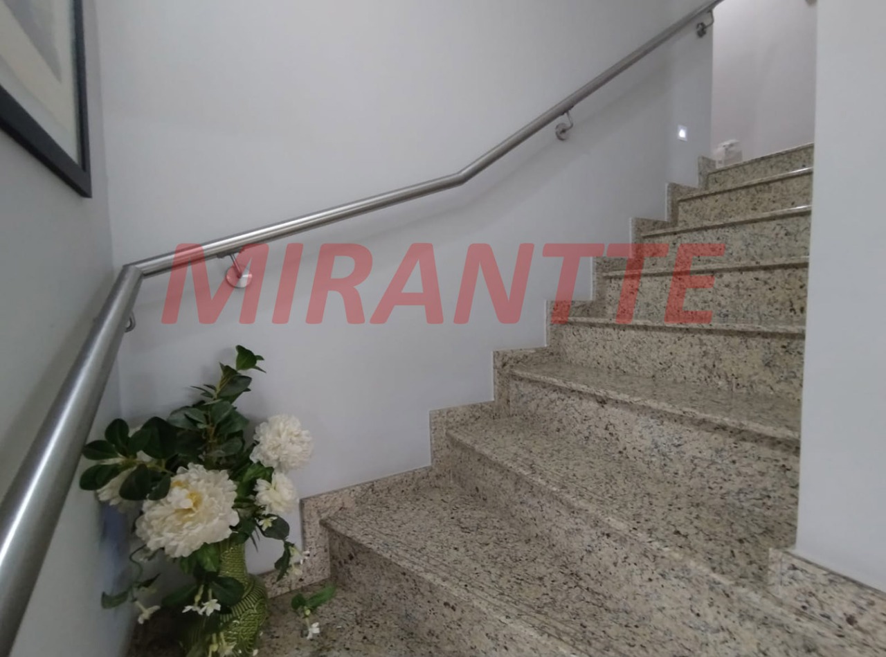 Sobrado de 166m² com 3 quartos em Água Fria