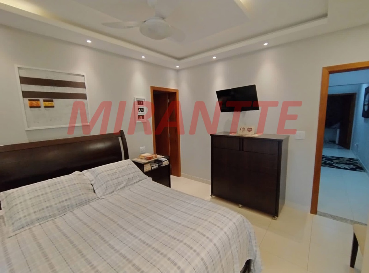 Sobrado de 166m² com 3 quartos em Água Fria