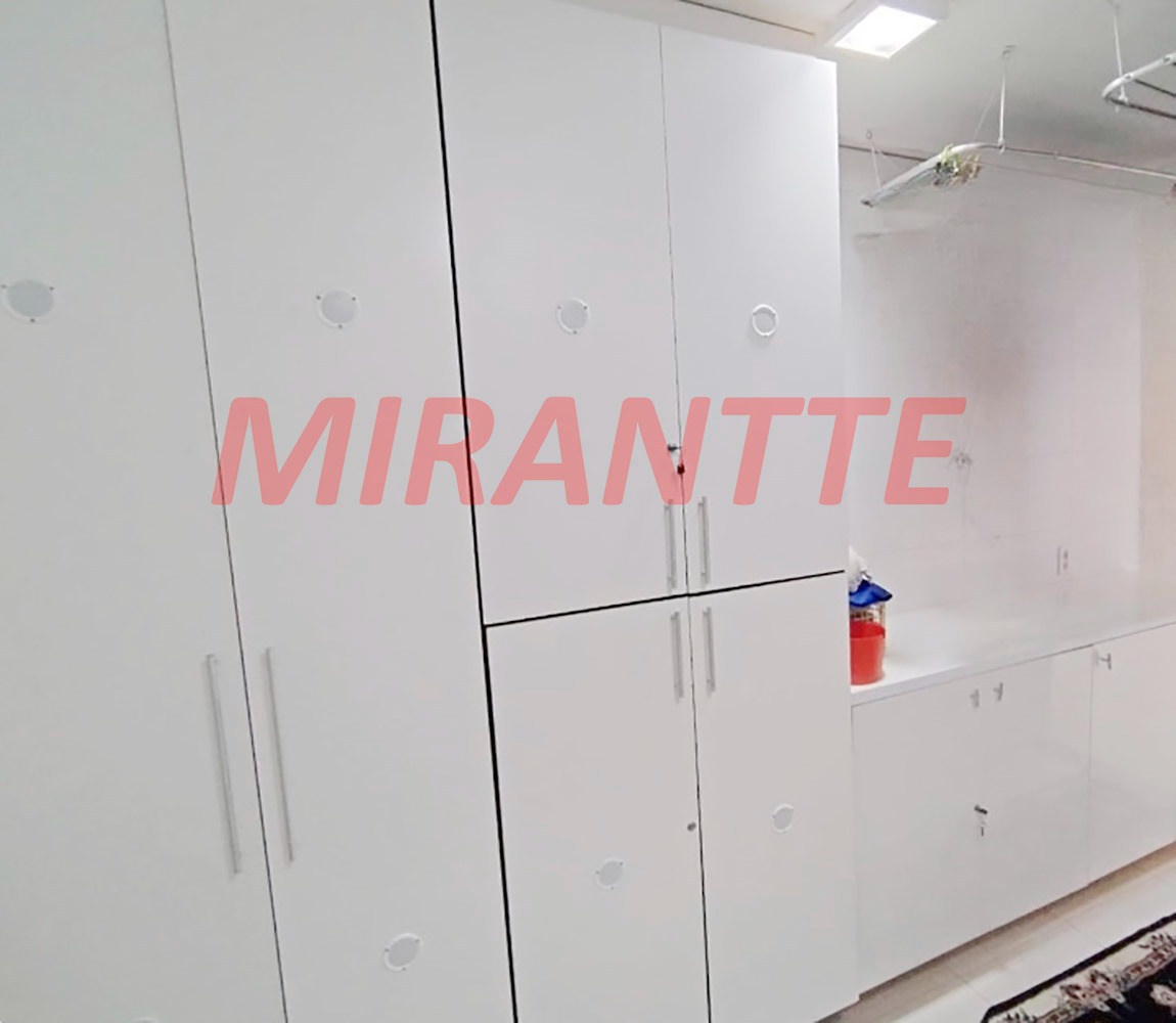 Sobrado de 166m² com 3 quartos em Água Fria